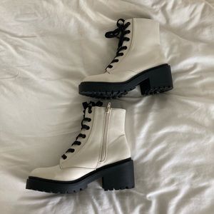 Universal thread off white combat boots